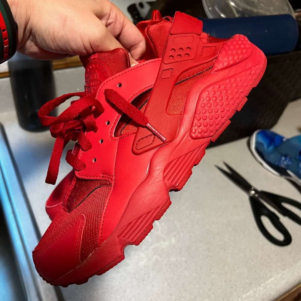 Nike Huarache red